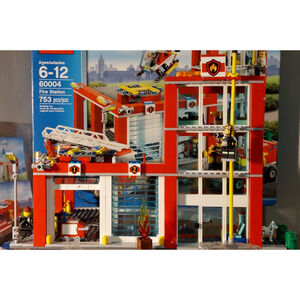 FIRE STATION & 3Vehicles LEGO CITY Set #60004 100% COMPLETE + ALL 5 Instructions